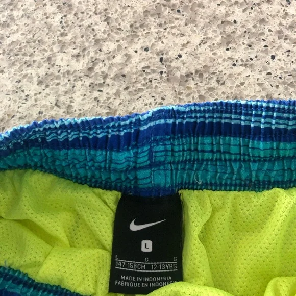 Bathing suits - Picture 5 of 5